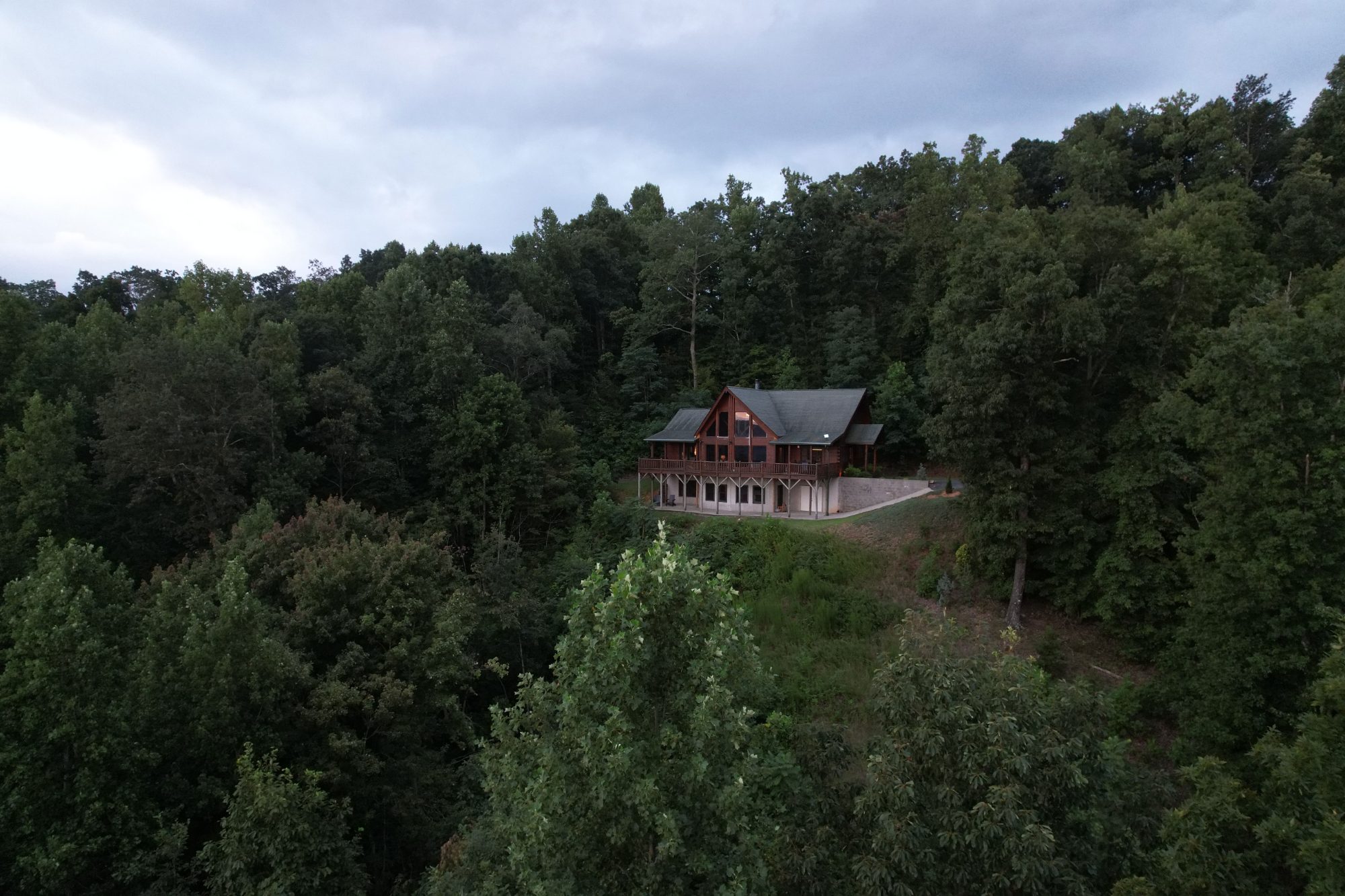 The Ridge, a modern log cabin atop Yellowtop Mountain, North Carolina, surrounded by Blue Ridge forest